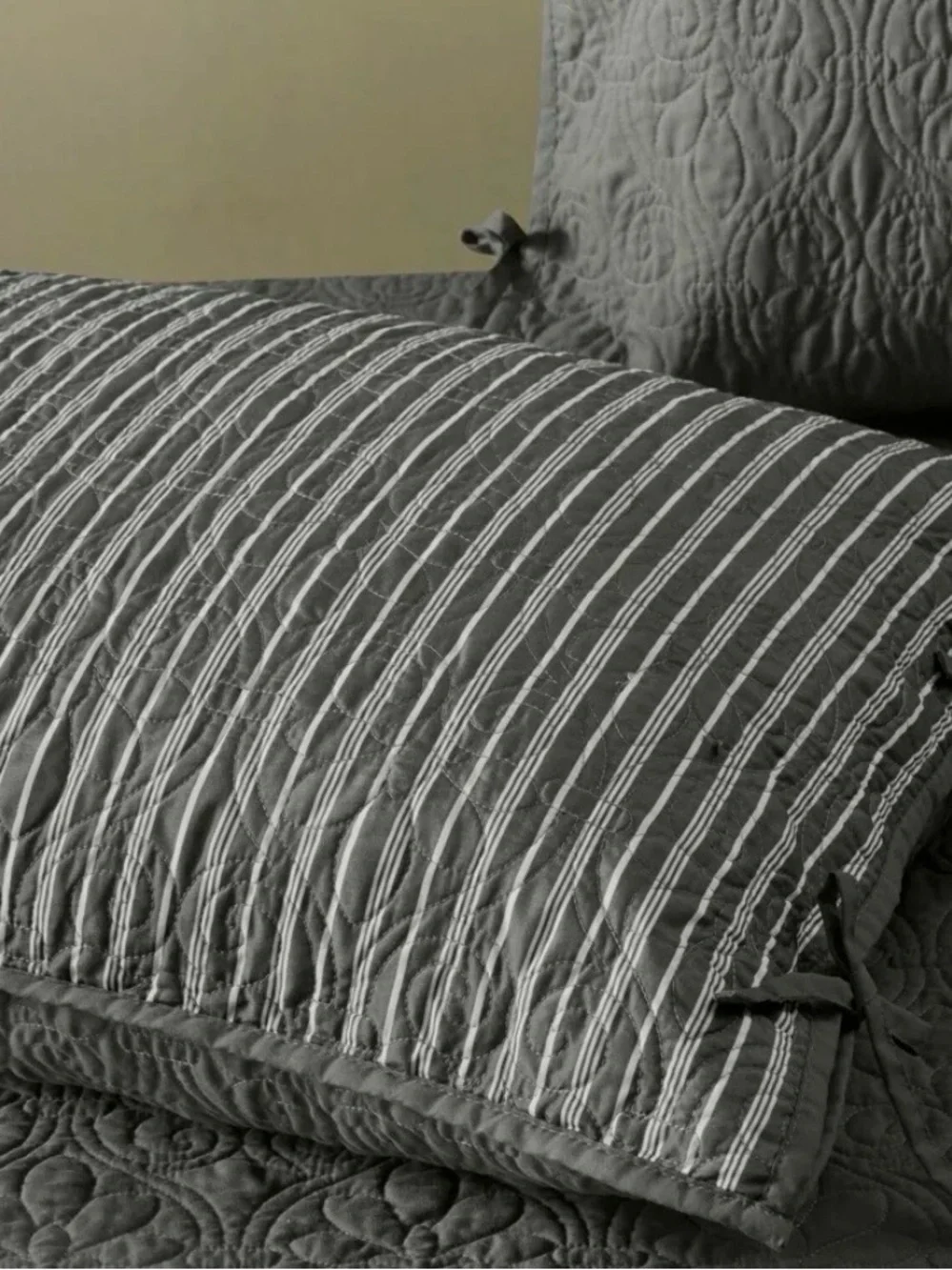 Fitted Reversible Gray Striped Daybed Cover with Three Pillow Cases